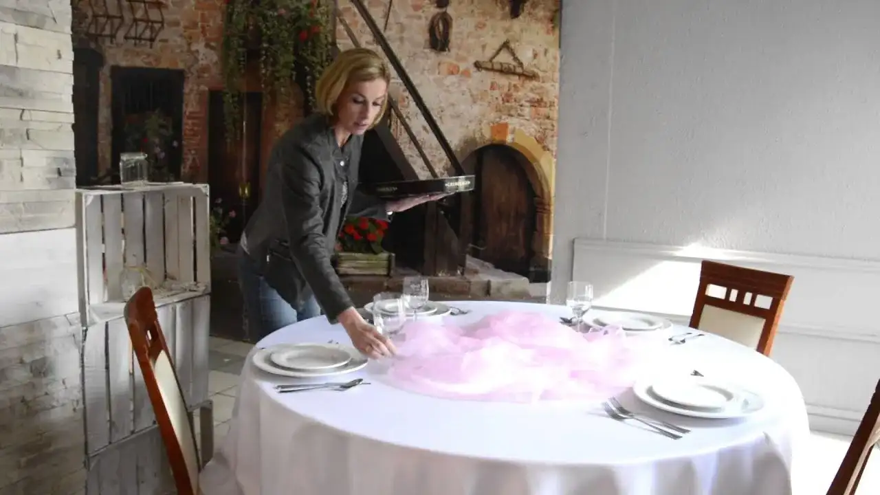 Jak zbudować stół DJ? Ergonomia i styl w Twoim budżecie!