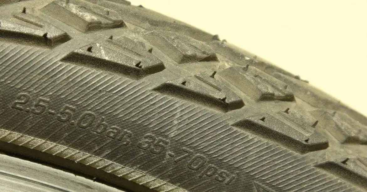 Ile ciśnienia w oponie rowerowej? Klucz do bezpieczeństwa i wydajności