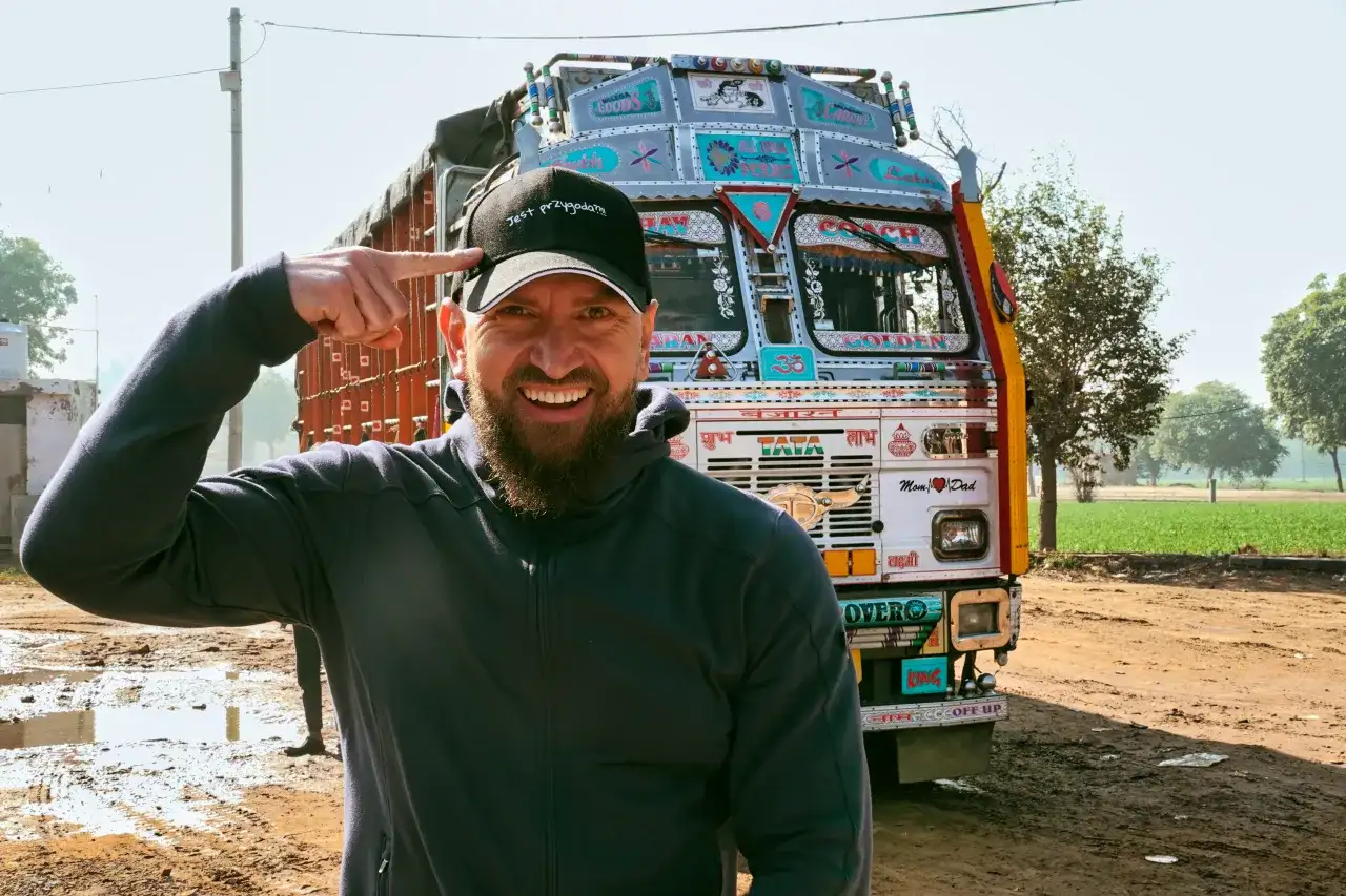 Ciężarówką przez Afrykę: Gdzie obejrzeć? Player, Max i TVN Turbo!