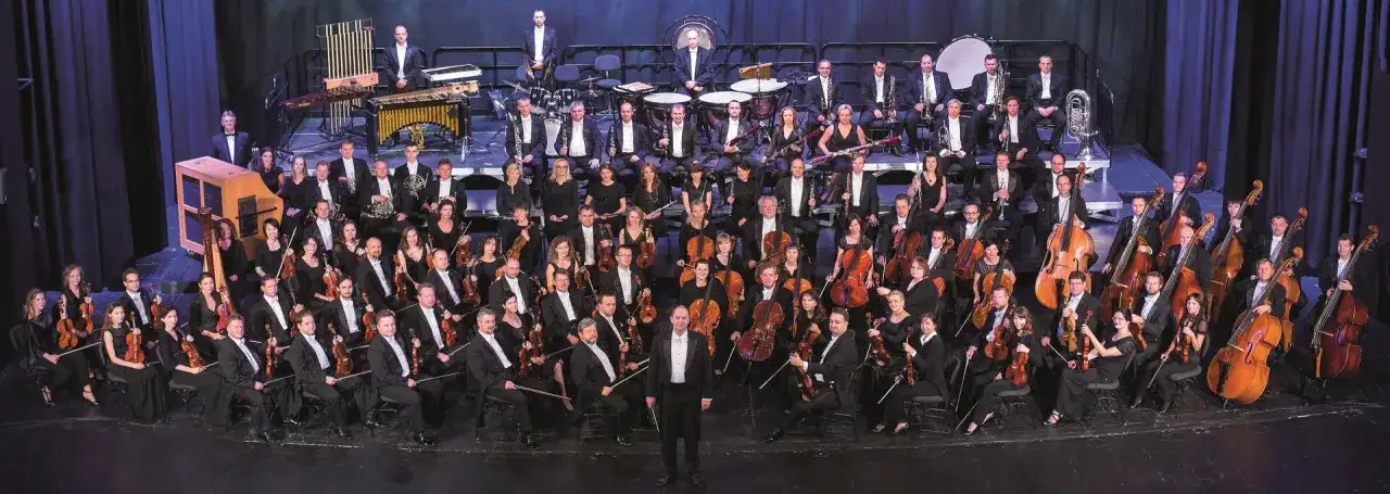 Nazwa miejsca, które zajmuje orkiestra podczas koncertu - co musisz wiedzieć