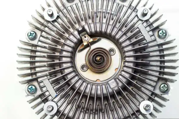 Objawy uszkodzenia sprzęgła wiskotycznego 4x4 - uniknij kosztownej naprawy