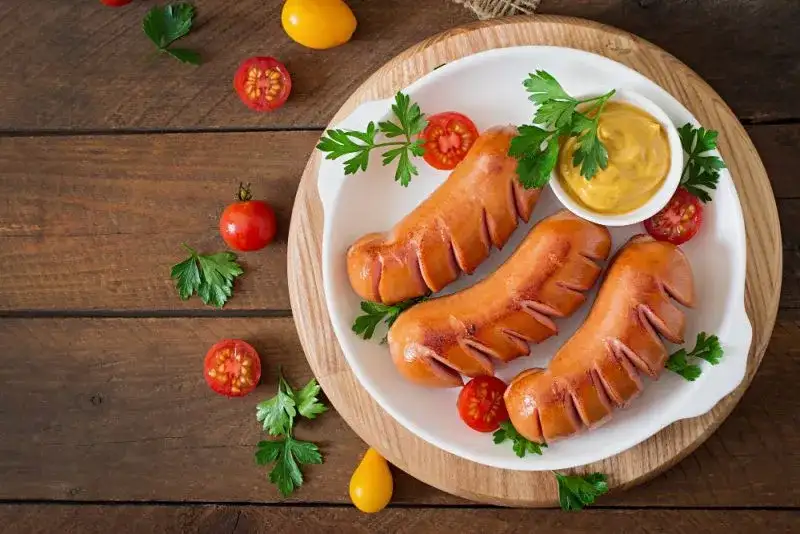 Ile kalorii ma kiełbasa z grilla: Tabela wartości wszystkich rodzajów