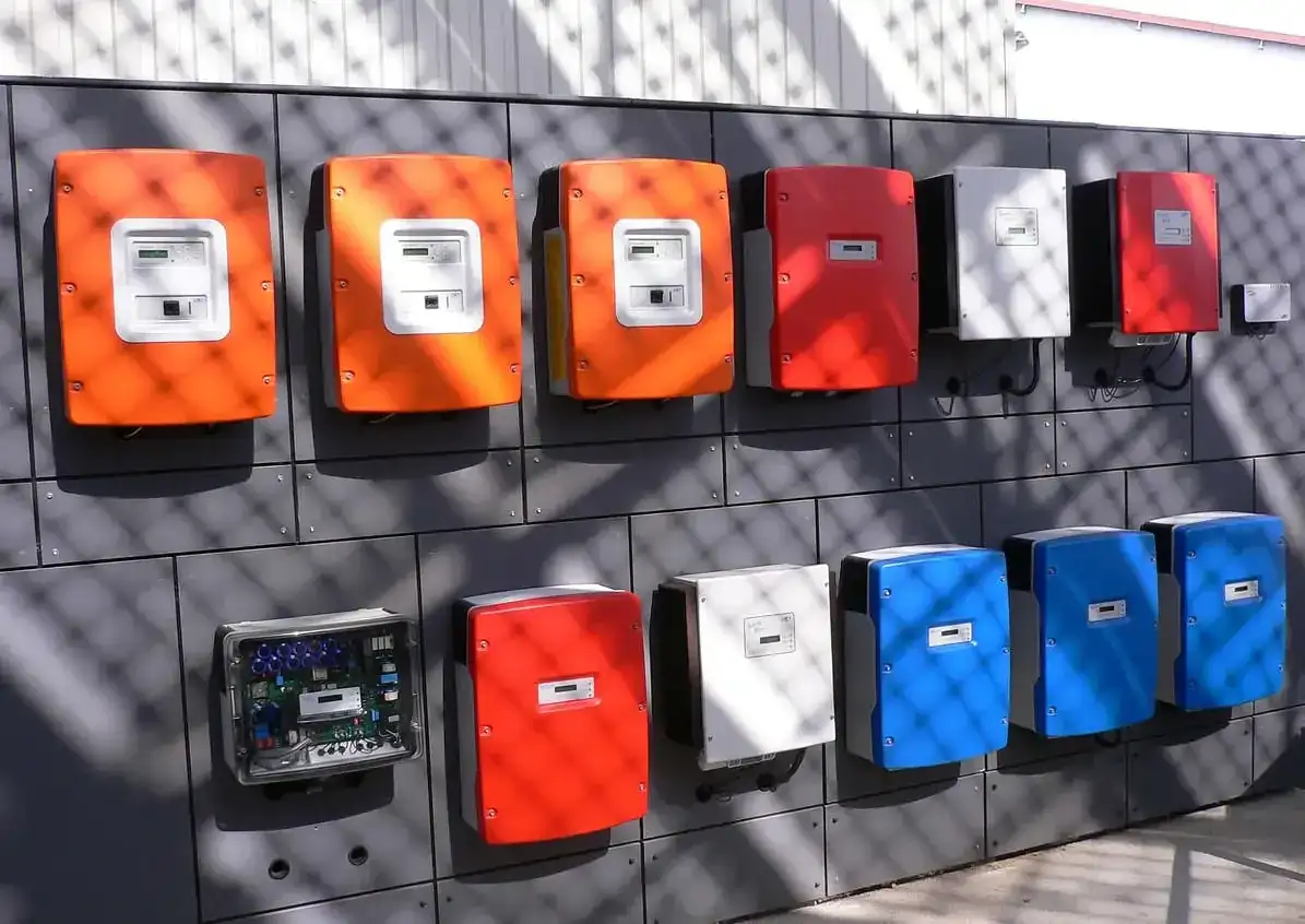 Ile kosztuje falownik do fotowoltaiki? Sprawdź, jak uniknąć przepłacania!