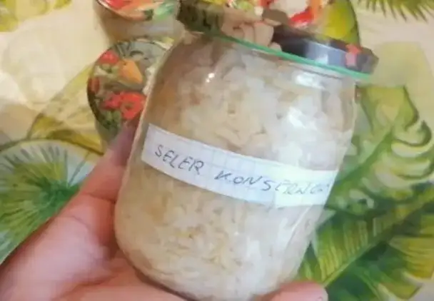 Jak zrobić sałatkę z selera ze słoika, która zachwyci smakiem