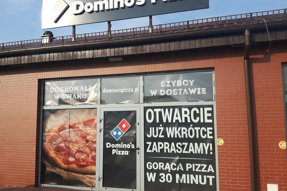 Ile cm ma duża pizza w Domino's? Poznaj wszystkie szczegóły!