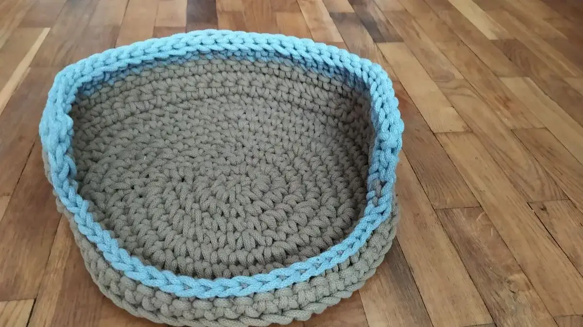 Jak łatwo zrobić wygodne legowisko dla kota na szydełku – krok po kroku