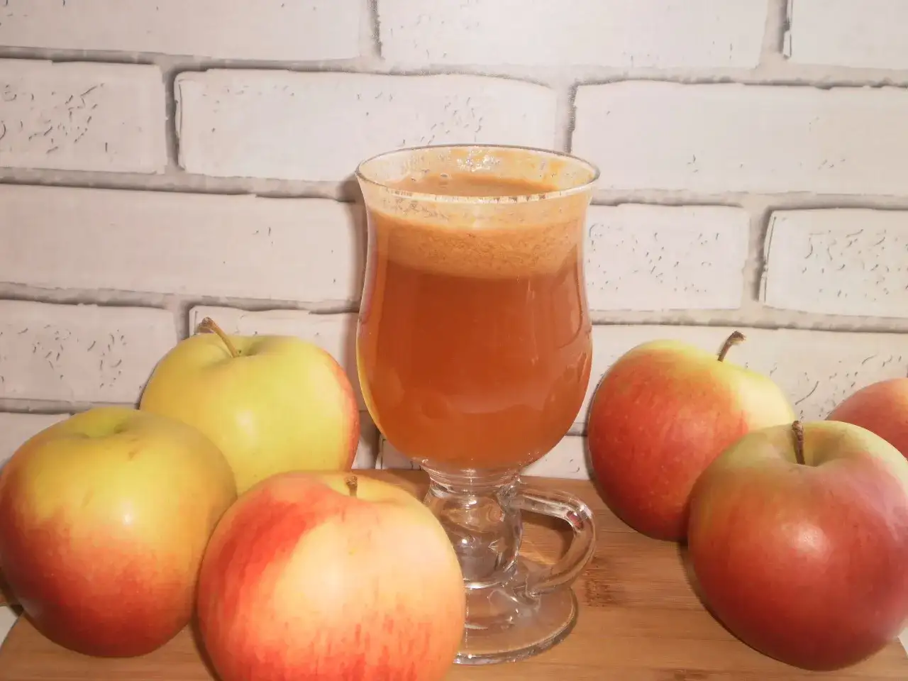 Jak zrobić sok z jabłek bez sokowirówki - proste i skuteczne metody