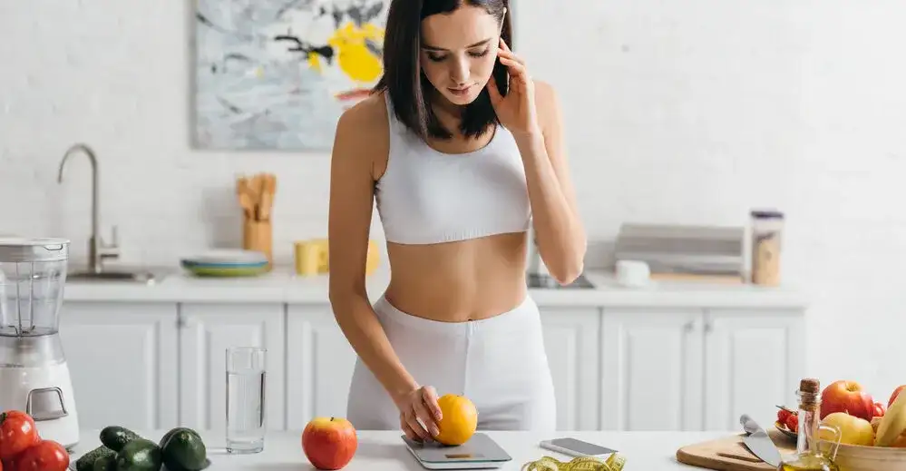 Ile kalorii jeść na redukcji? Skuteczny plan na odchudzanie