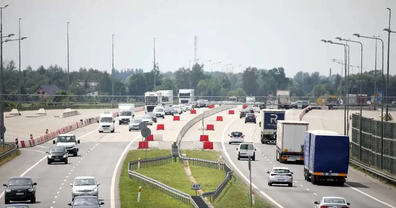 Ile można jechać autostradą z przyczepą? Uważaj na mandaty!