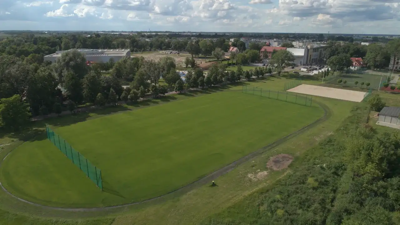 Ile metrów ma bieżnia wokół boiska szkolnego? Zaskakujące fakty!