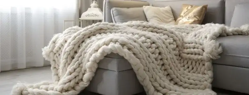 Okrycie na kanapę: Jak wybrać idealne? 5 kluczowych cech