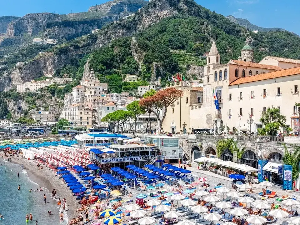  Odkryj niesamowite Wybrzeże Amalfi we Włoszech | Podróże 2023