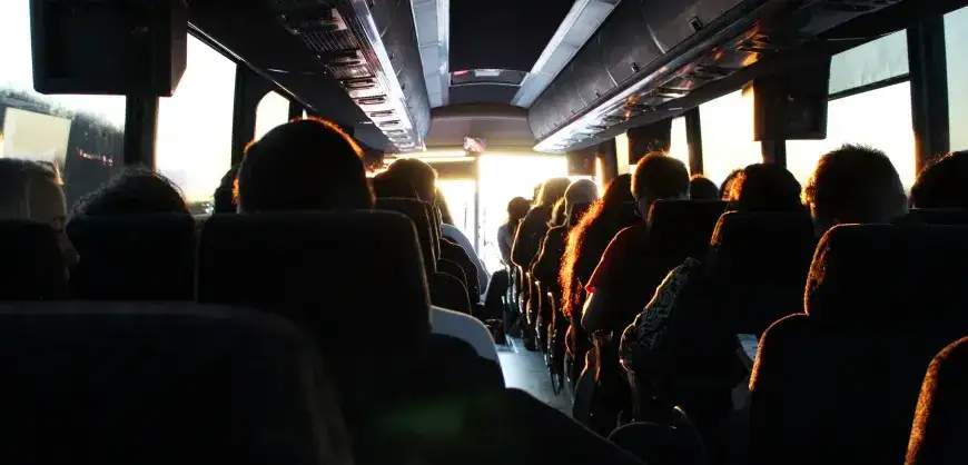 Jak dojechać z Nicei do Antibes - szybkie i tanie opcje transportu