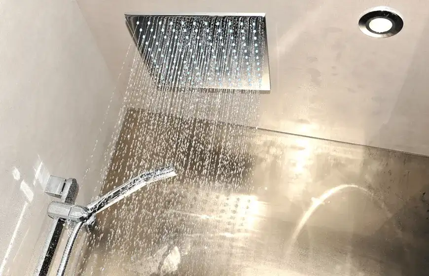 Jak odkamienić wodę? Skuteczne metody na twardą wodę w domu