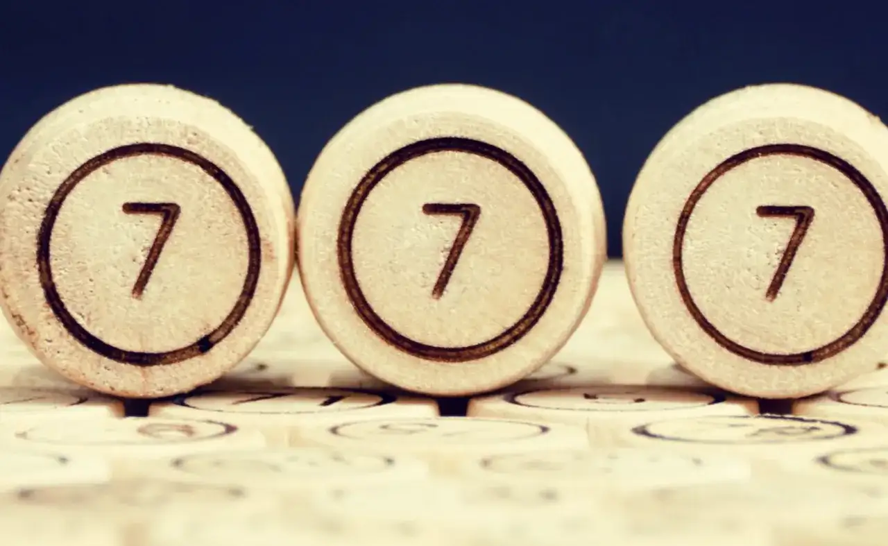 Liczba 777 w anielskiej numerologii: poznaj jej znaczenie