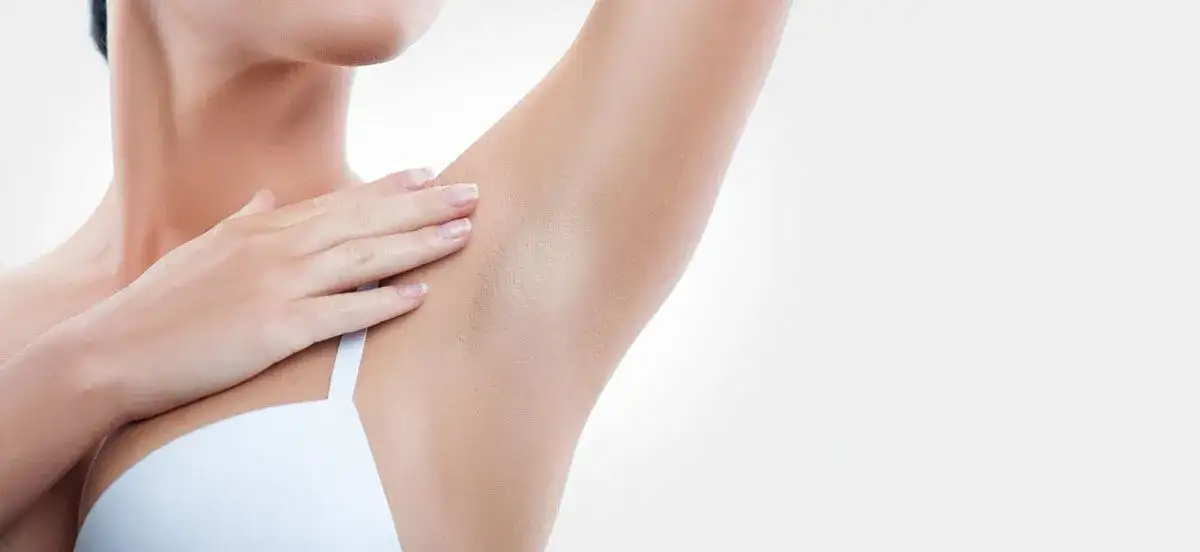 Golenie pach: Sekrety gładkiej skóry bez krostek i zacięć