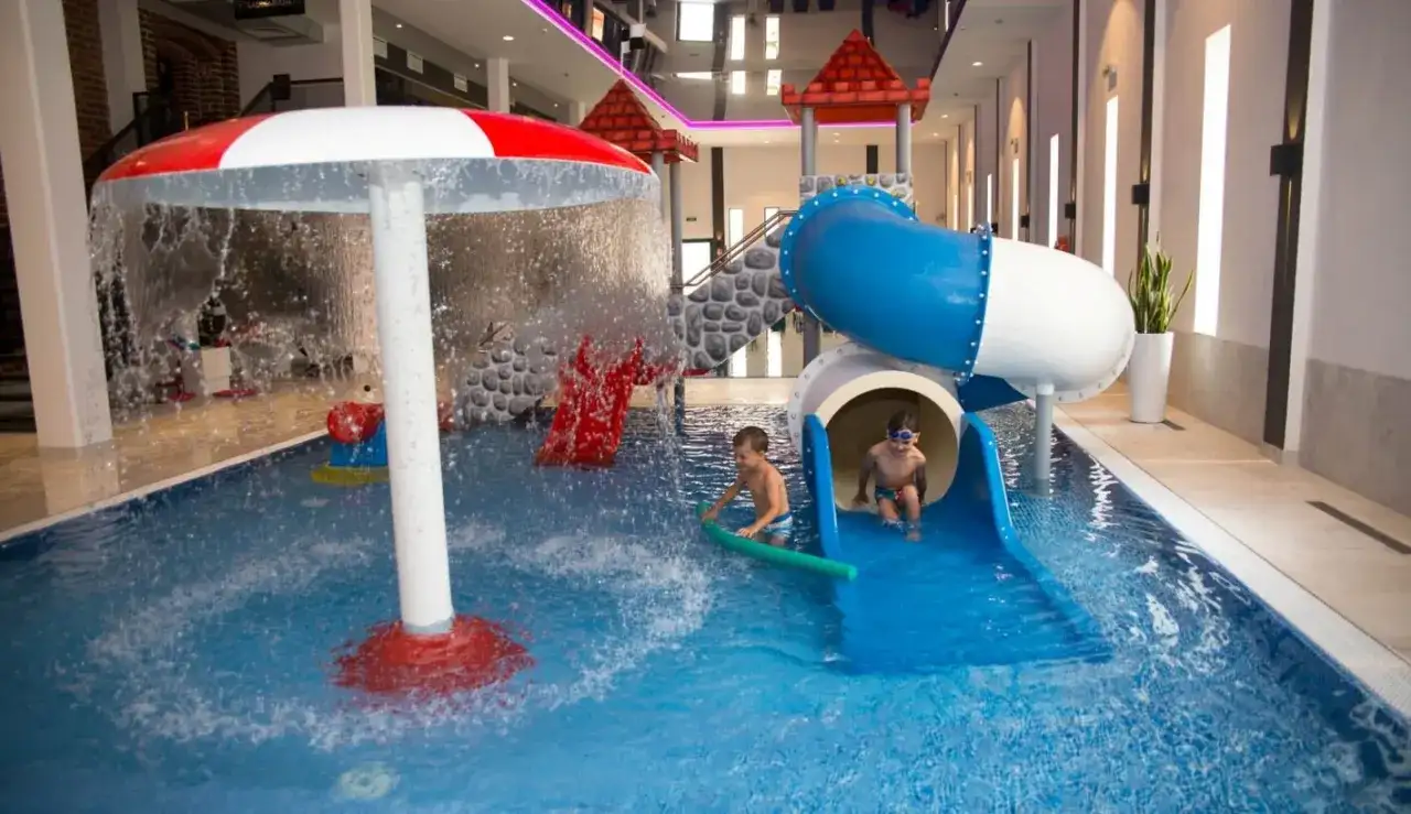 Niezapomniane wakacje w hotelu w zamku z basenem dla rodzin