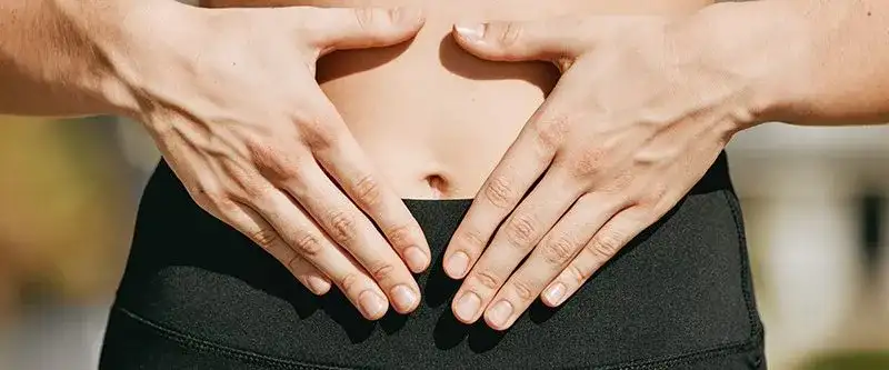 Przepuklina kresy białej: Objawy, których nie możesz ignorować!