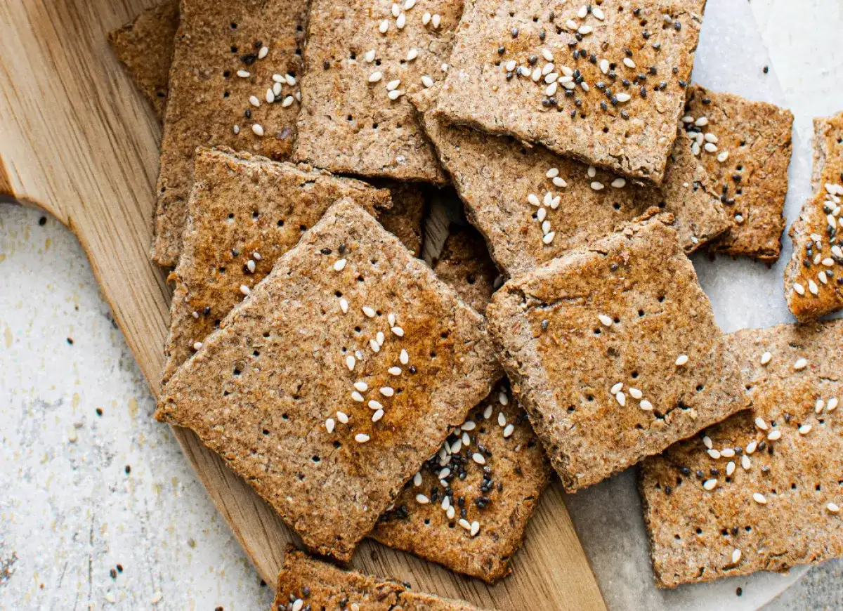 Czy krakersy tuczą? Odkryj prawdę o ich wpływie na wagę