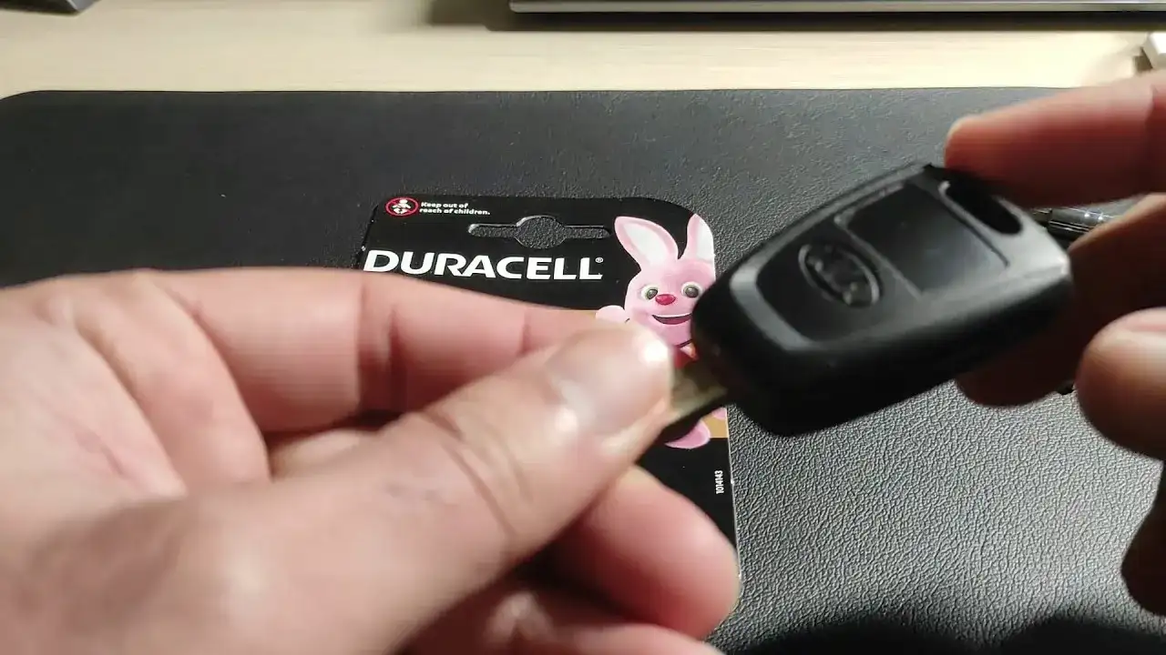 Wymiana baterii w kluczyku Kia Ceed - prosta instrukcja krok po kroku