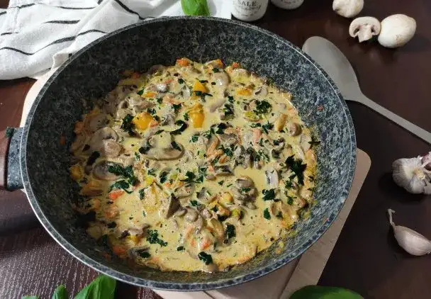 Sos pieczarkowy: z czym podać? Klasyka i nowoczesne inspiracje