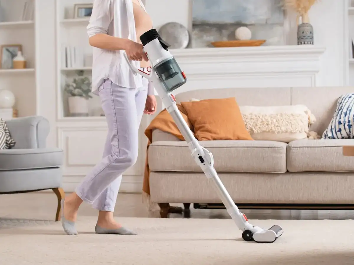 Odkurzacz, który odkurza i myje: Pionowy czy robot? Jak wybrać?