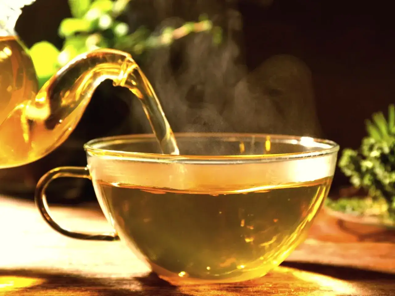 Jak prawidłowo parzyć zieloną herbatę, aby uniknąć goryczy i cieszyć się smakiem