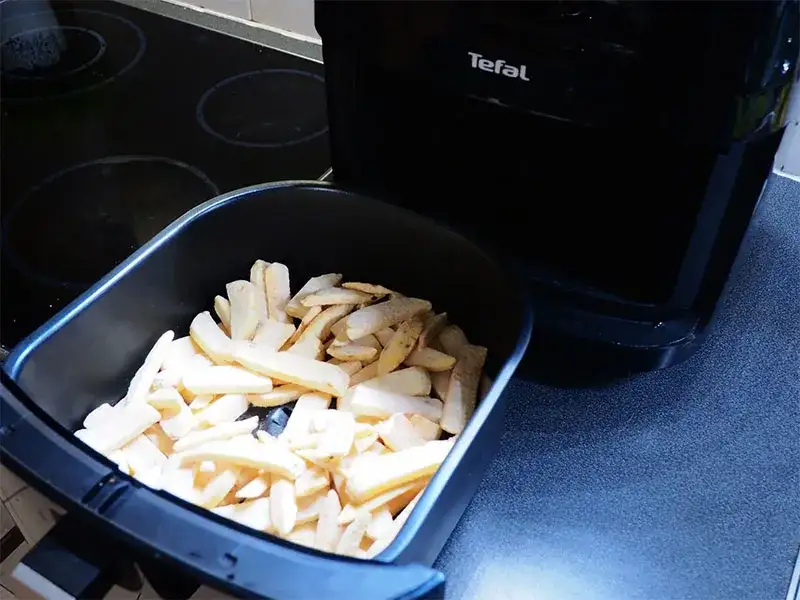 Ile piec frytki w frytkownicy beztłuszczowej, aby były idealne?