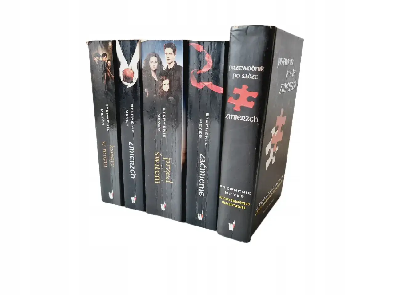 Książki z serii Zmierzch autorstwa Stephenie Meyer. Recenzja książki po angielsku zmierzch może być inspiracją do sięgnięcia po te bestsellery.