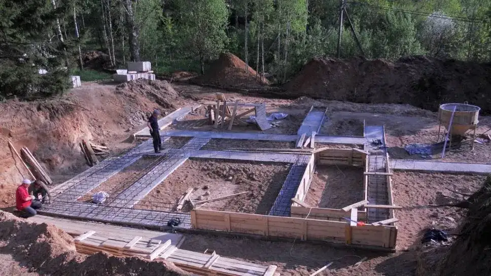 Jak zrobić płytę fundamentową krok po kroku - poradnik budowlany