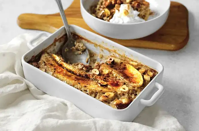 Pieczona owsianka z bananem i masłem orzechowym - prosty przepis krok po kroku