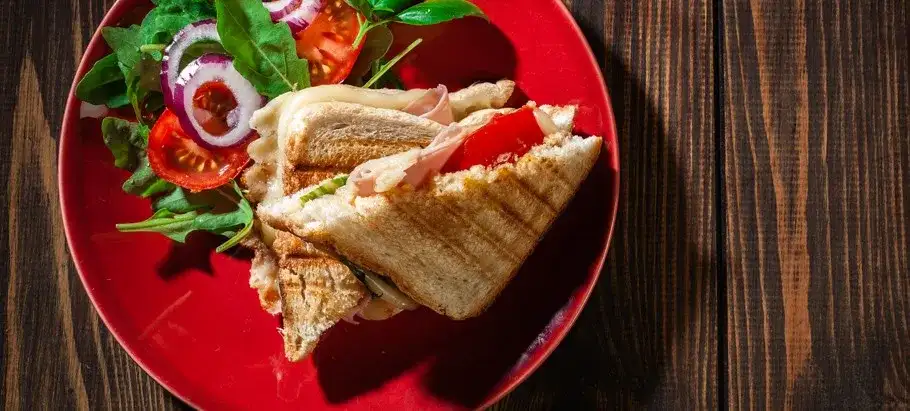 Czy tosty są zdrowe: Fakty i mity o popularnym śniadaniu w Polsce