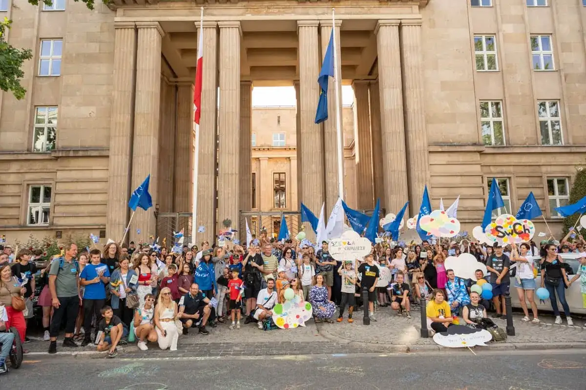 Czy szkoła w chmurze jest dobra? Odkryj wady i zalety tej formy edukacji