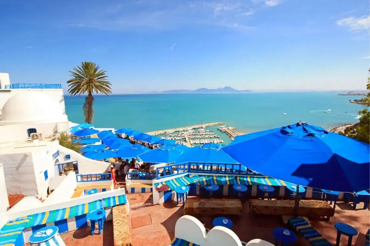 Co zabrać na wakacje do Tunezji? Spakuj walizkę bez stresu!