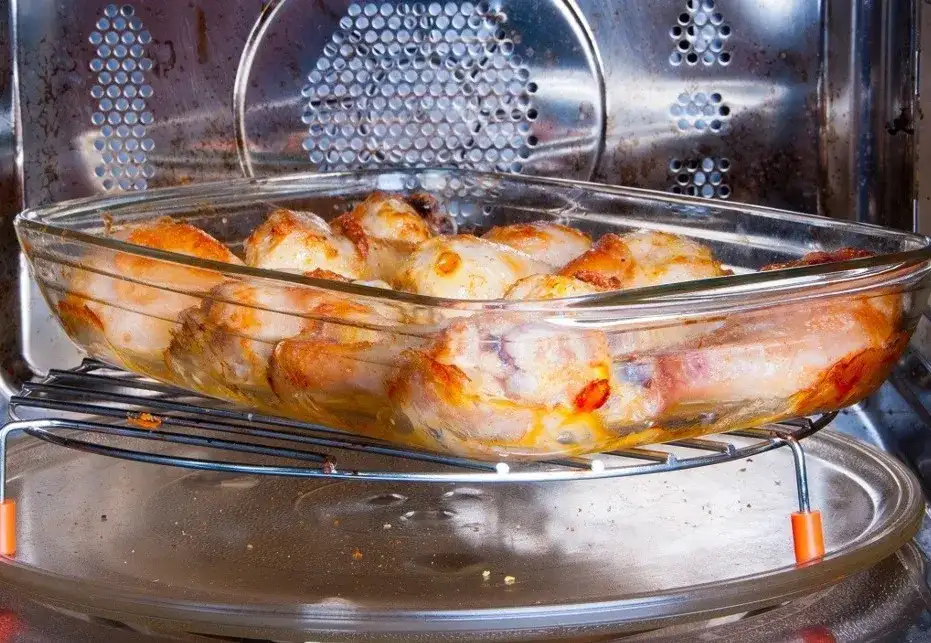 Jak podgrzać kurczaka w mikrofali bez wysuszenia? Sprawdzone sposoby