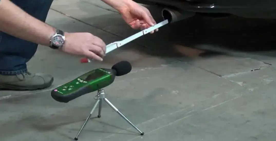 Jak zmierzyć głośność wydechu i uniknąć nieprzyjemnych konsekwencji