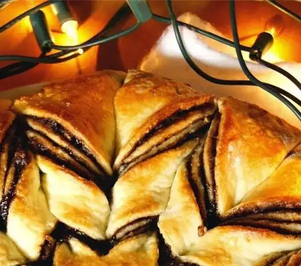 Prosty przepis na ciasto drożdżowe gwiazda z nutellą, które zachwyca