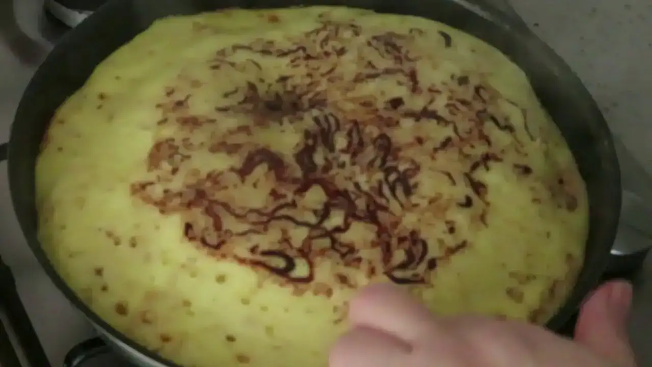 Szybkie i proste ciasto na patelni - idealne bez piekarnika