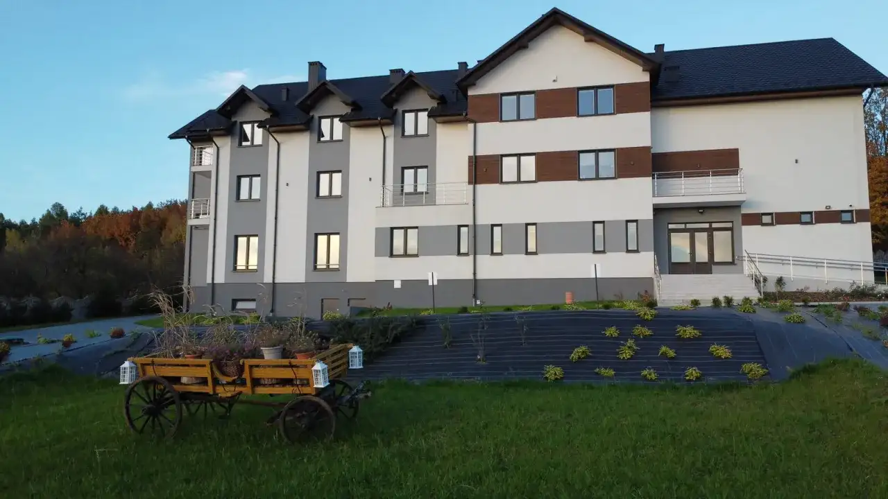 Dom Seniora Anna: Rozszyfruj nazwy, wybierz mądrze!