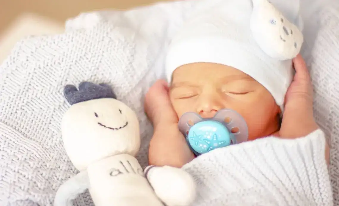 Smoczek: Kiedy wymiana? Bezpieczeństwo i rozwój dziecka