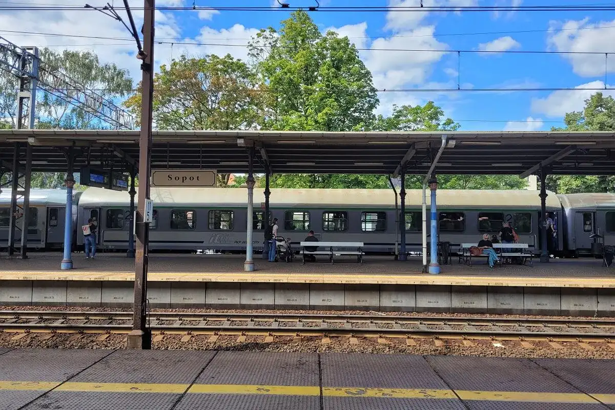 Czy pociągi TLK mają klimatyzację? Sprawdź, co warto wiedzieć