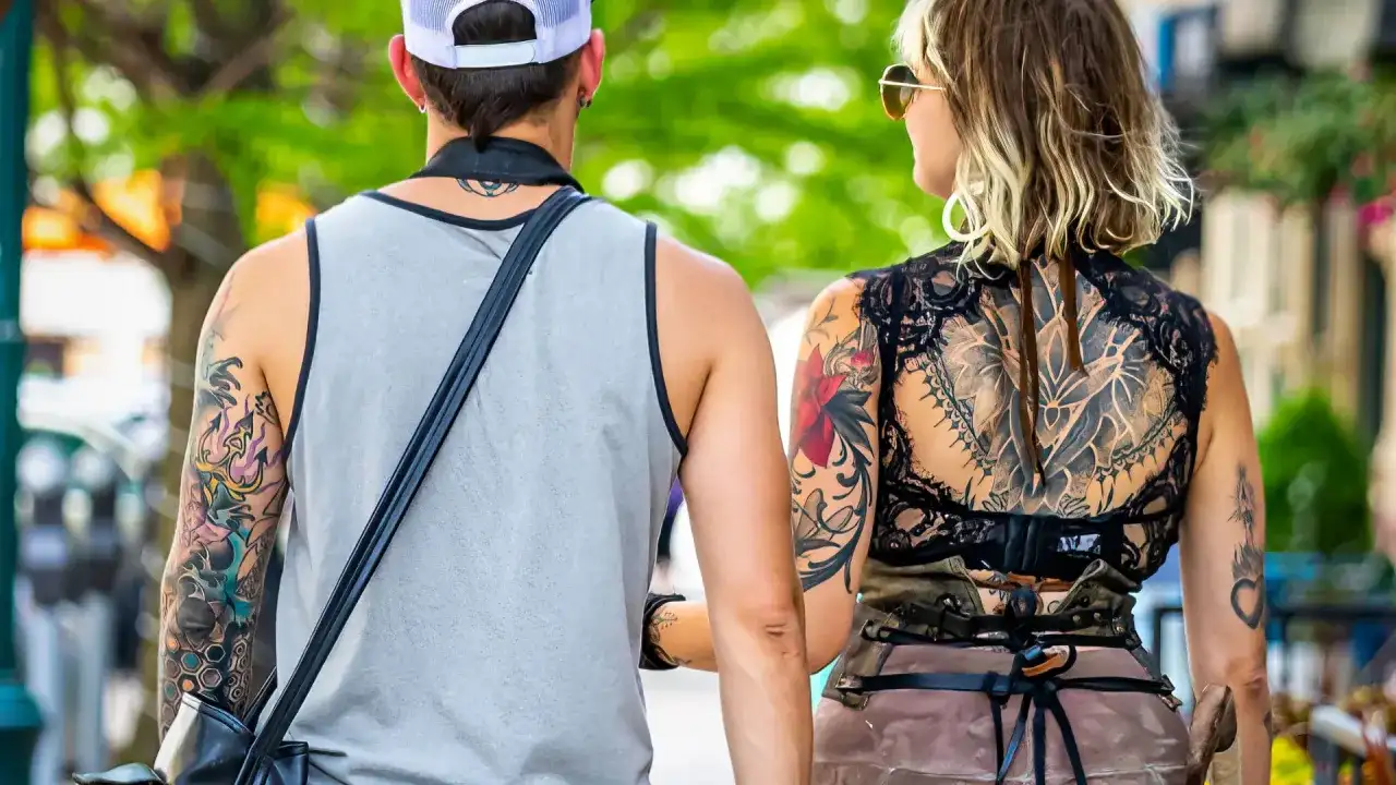 Czy tatuaż to grzech? Odkryj, jak Kościół katolicki ocenia tatuaże