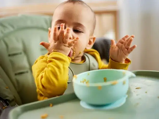 Co potrafi 7 miesięczne dziecko? Osiągnięcia, które zaskoczą rodziców