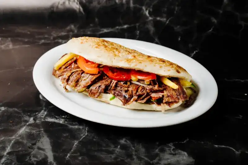 Ile kalorii ma kebab w bułce? Zaskakujące fakty o kaloryczności