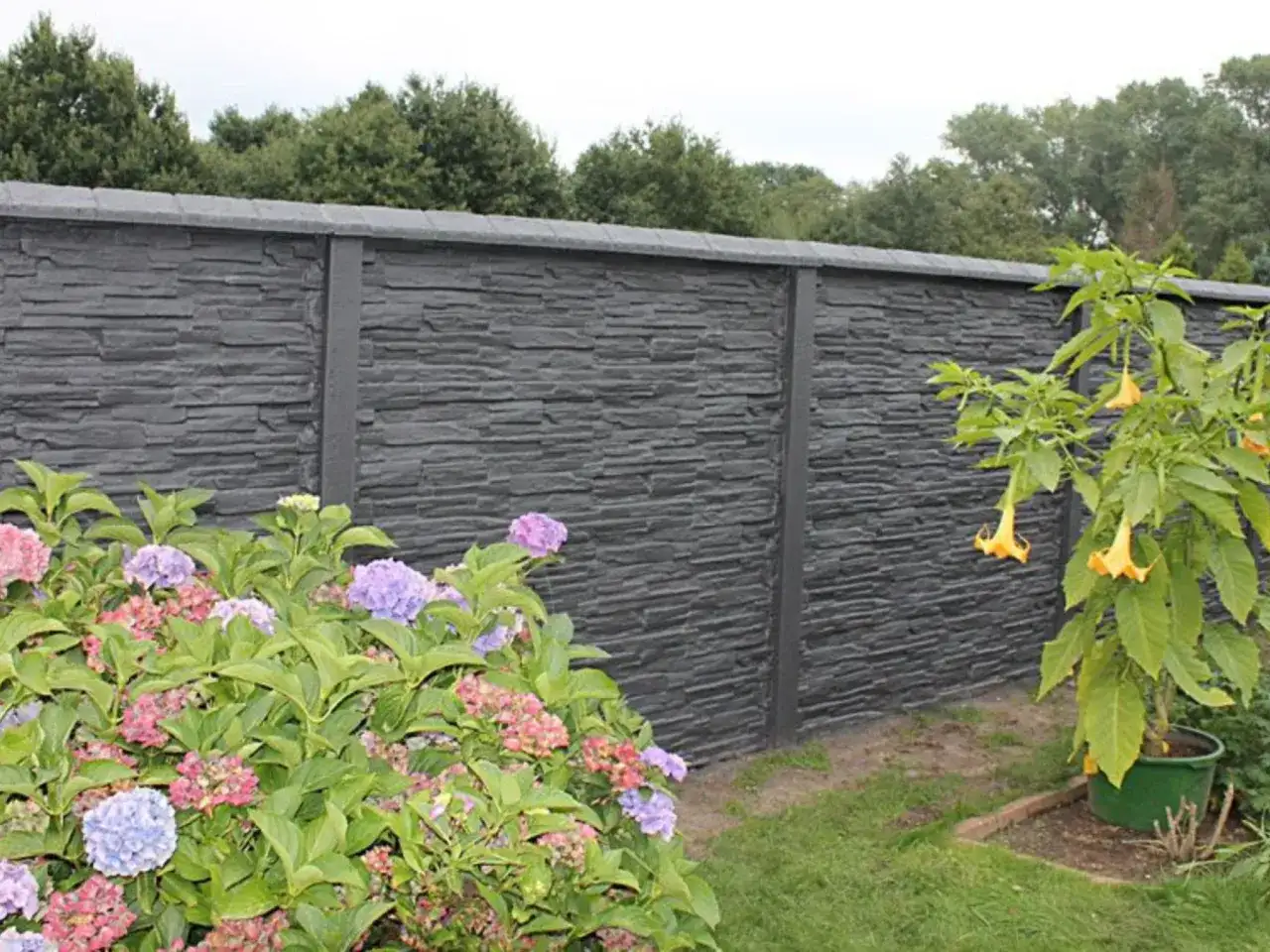 Czym pomalować beton na zewnątrz, aby uniknąć problemów z trwałością?