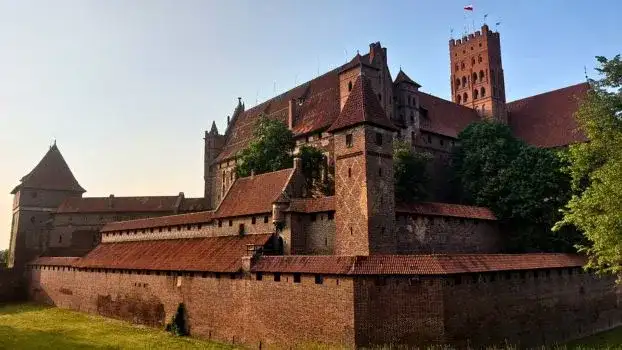 Ile wież ma zamek w Malborku? Zaskakujące fakty o architekturze