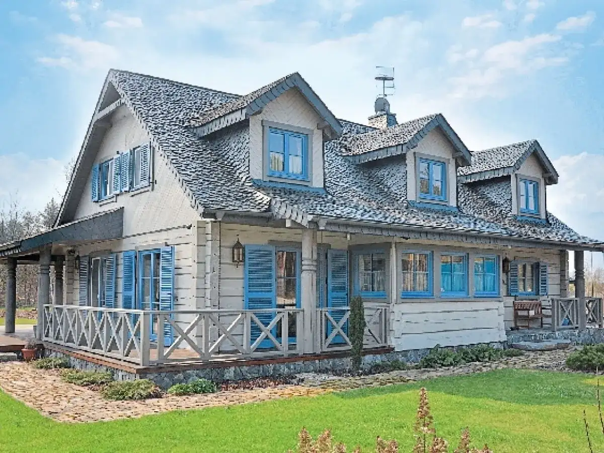 Ile kosztuje przeniesienie domu drewnianego? Sprawdź koszty i czynniki