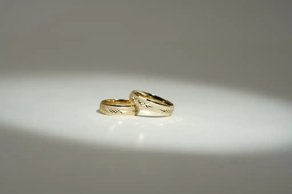 Jak powinna leżeć obrączka, aby uniknąć dyskomfortu i otarć