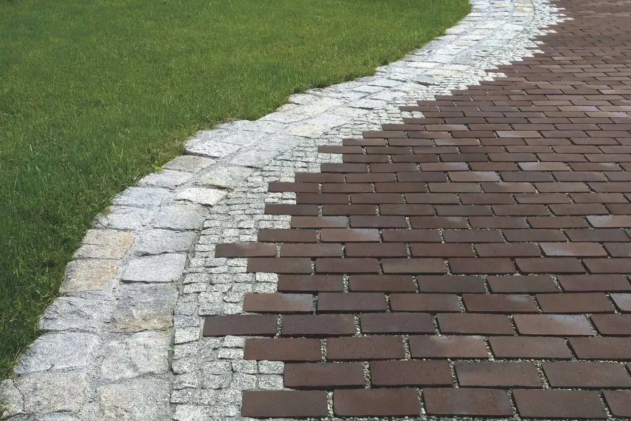 Klinkierowa kostka brukowa: jak połączyć trwałość z elegancją?