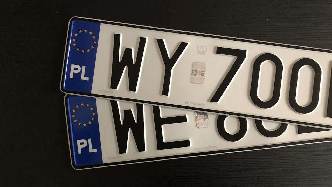 Ile kosztuje rejestracja samochodu w 2025? Kompletny cennik opłat